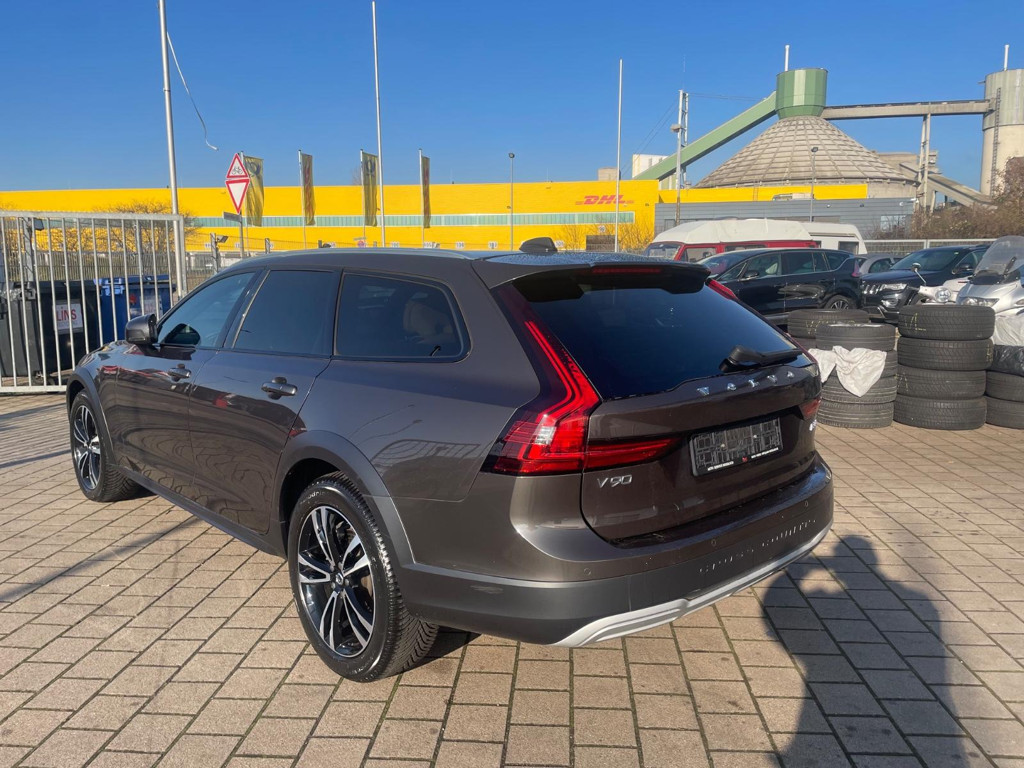 Volvo V90 Cross Country