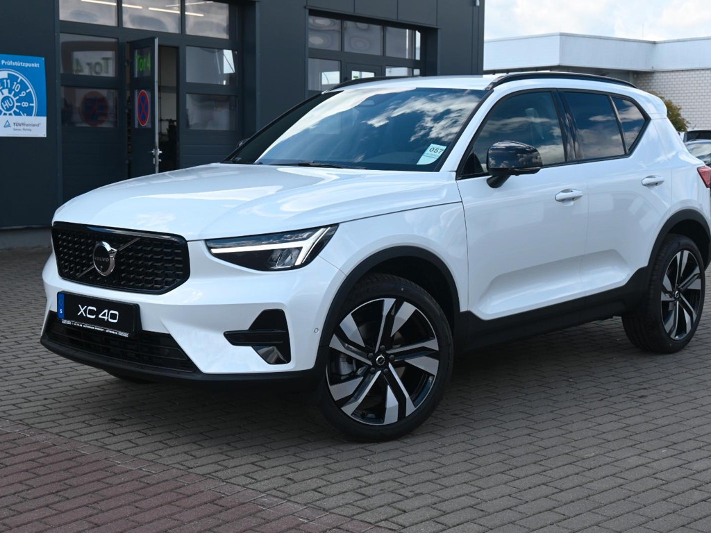 Volvo XC40 Plus Dark