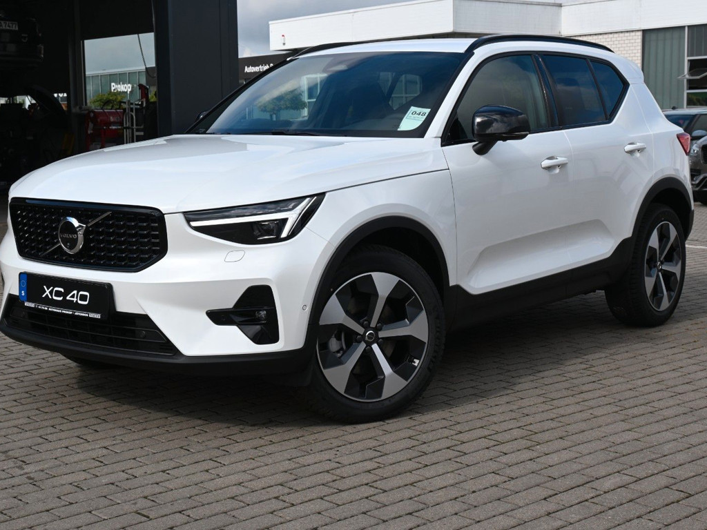Volvo XC40 Plus Dark