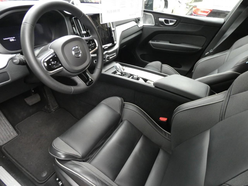 Volvo XC60 AWD Ultimate Dark