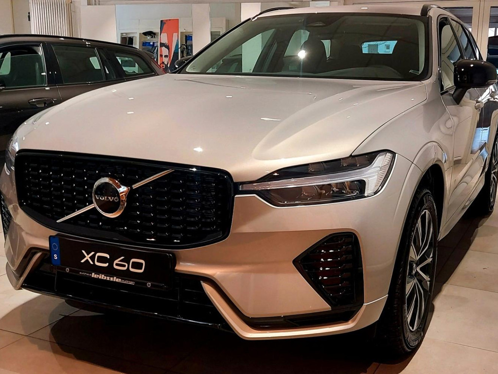 Volvo XC60 Plus Dark