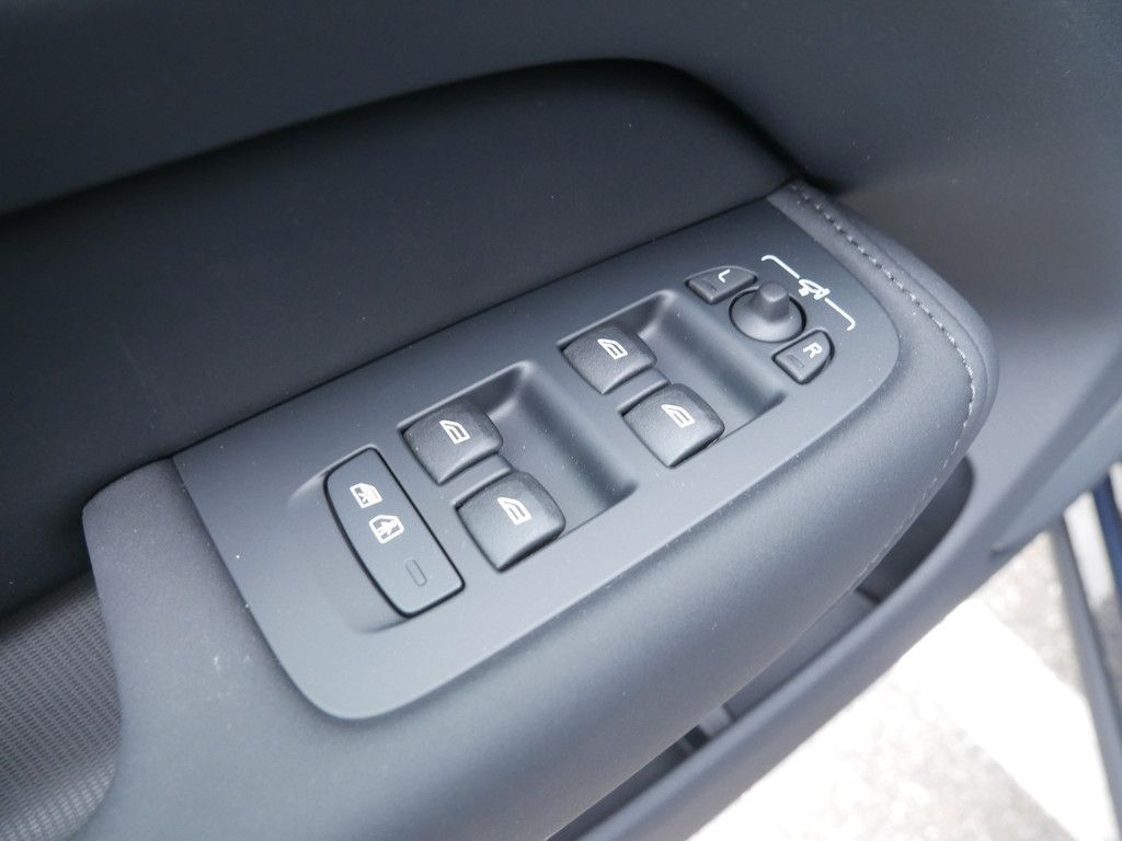 Volvo XC60 AWD T8 Recharge Ultimate Dark