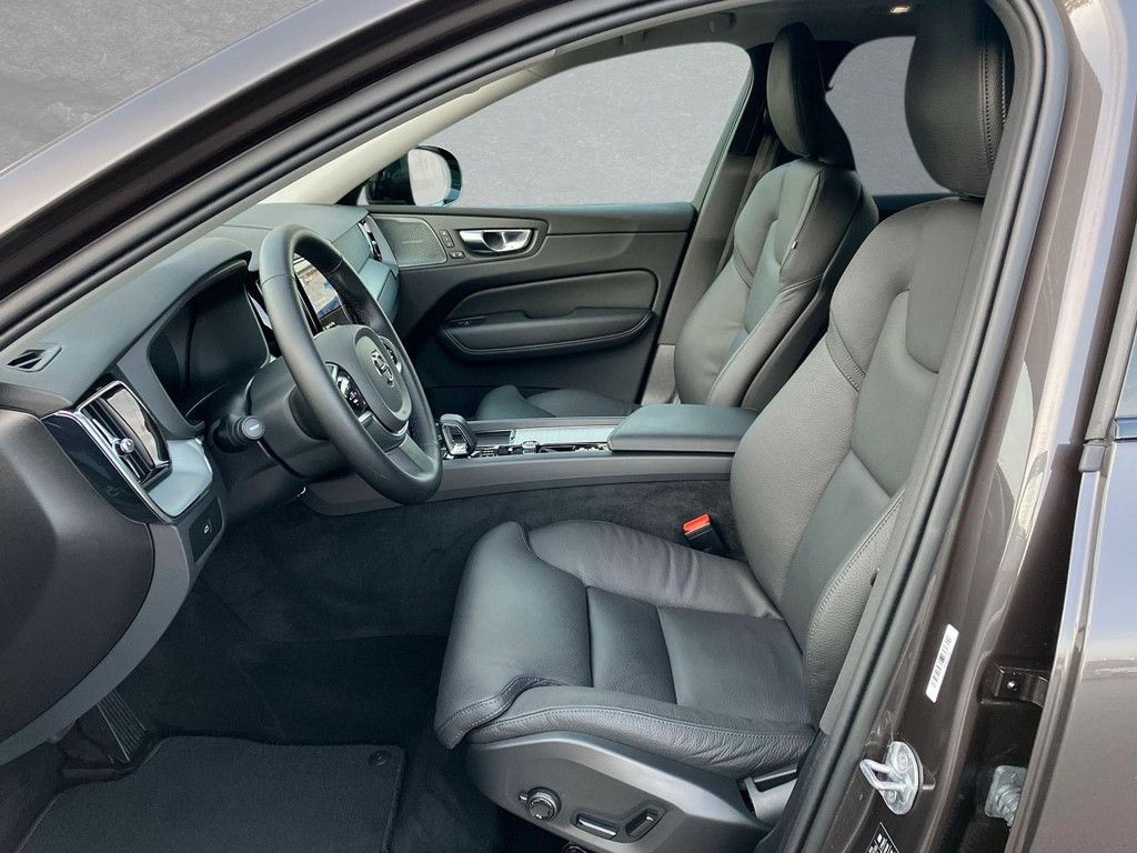 Volvo XC60 AWD Plus Dark