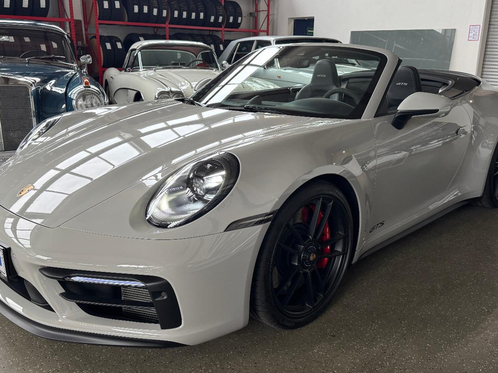 Porsche 992 GTS Cabrio Carrera 4