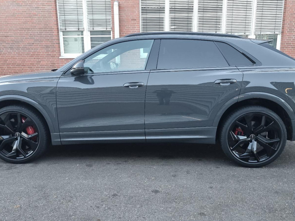 Audi RS Q8 /AHK/STHZG/B&O/Keram/Pano/23'/Matrix/HUD/