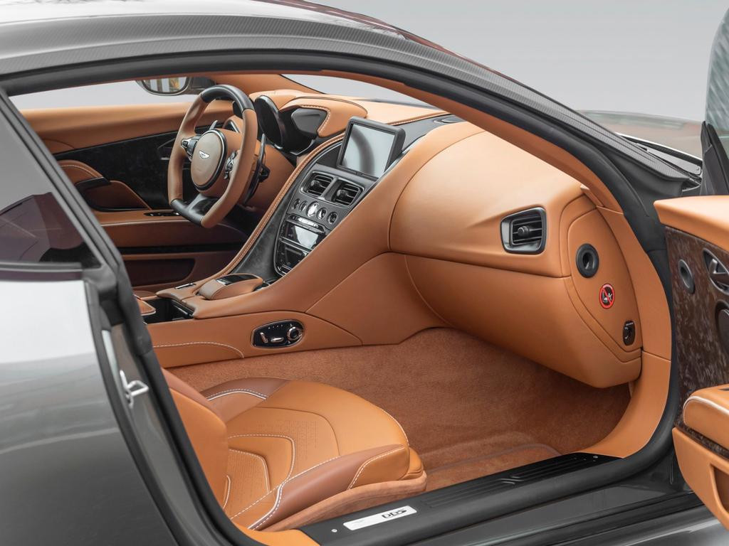 Aston Martin DBS