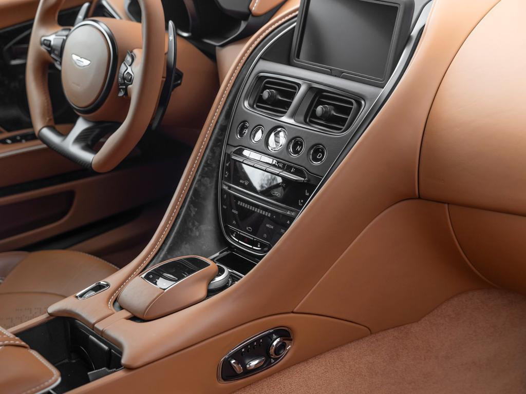 Aston Martin DBS