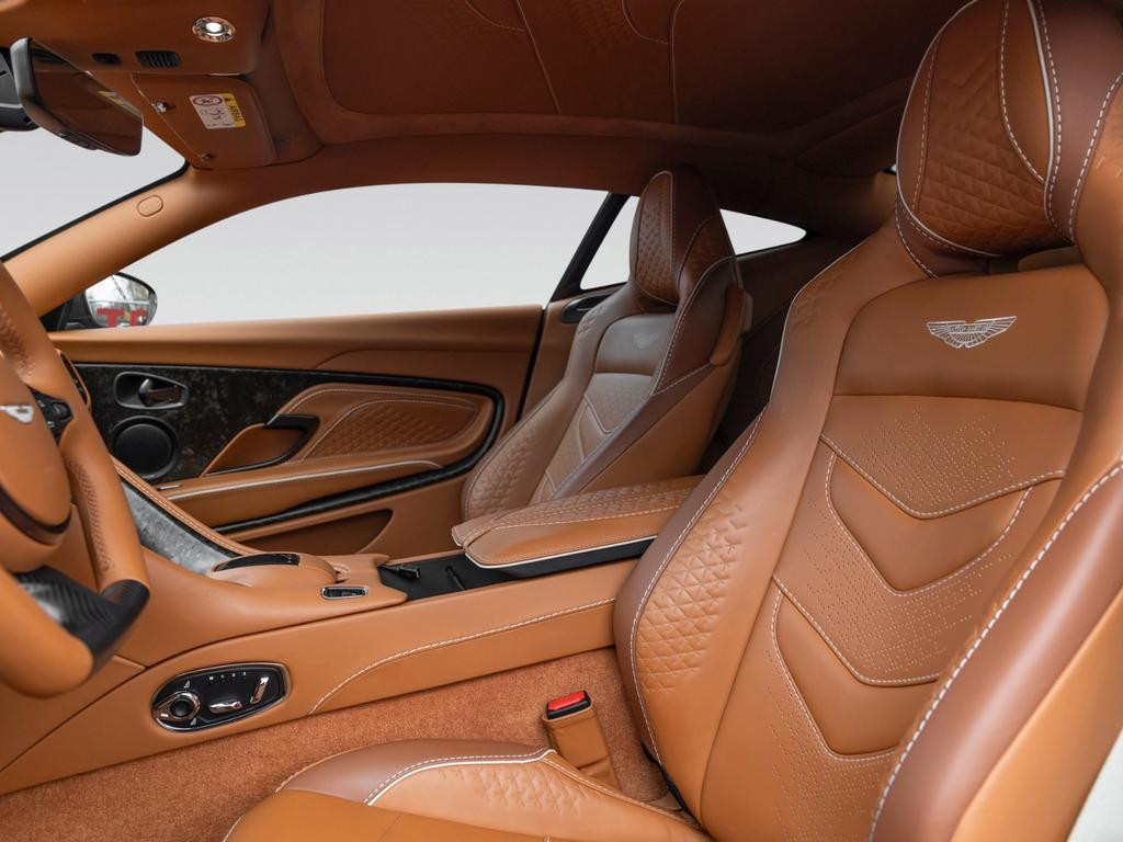 Aston Martin DBS
