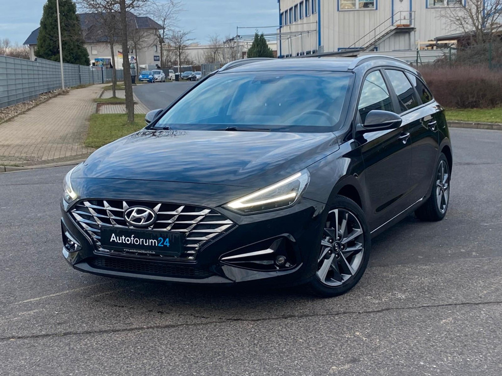 Hyundai i30 cw Edition 30+*1.Hand*Autom.*Navi*PDC*SHZ*