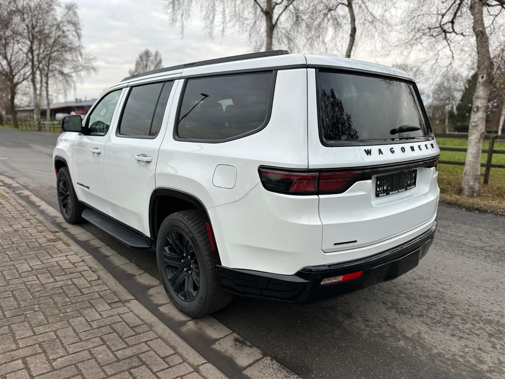 Jeep Wagoneer