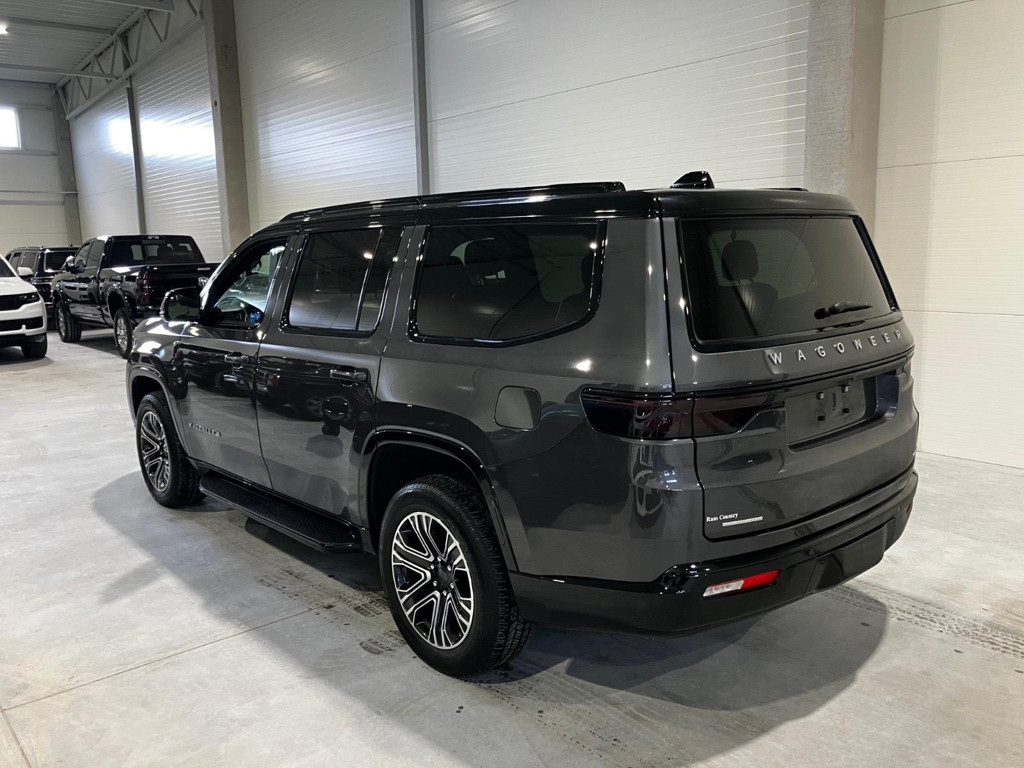 Jeep Wagoneer