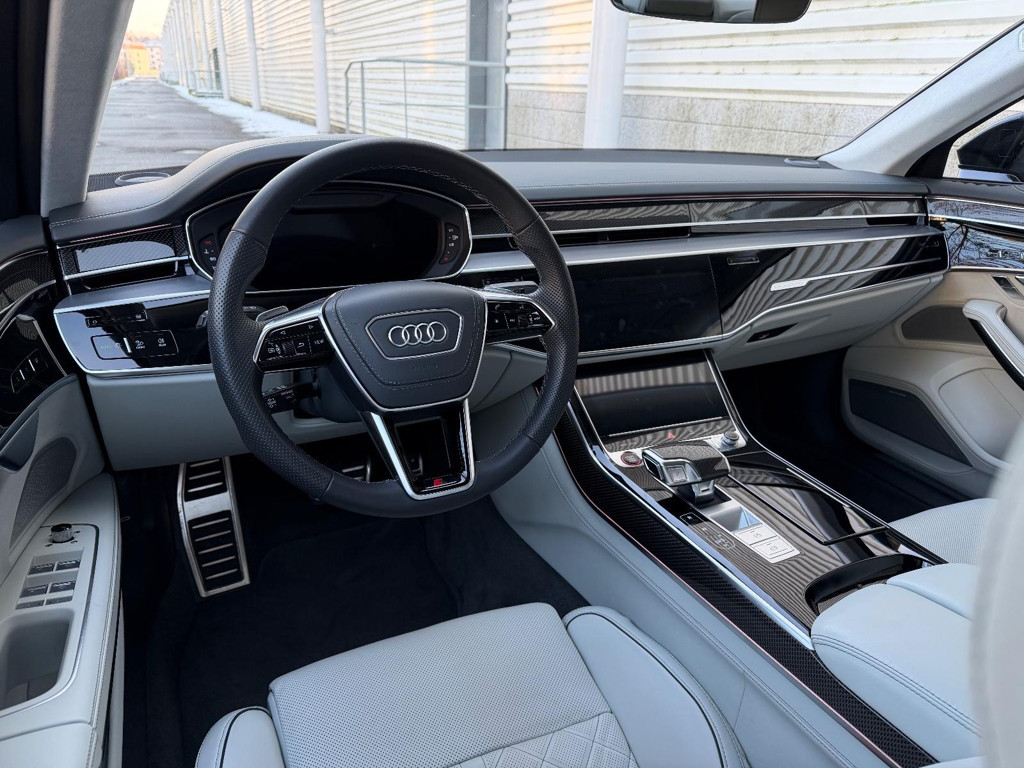Audi S8