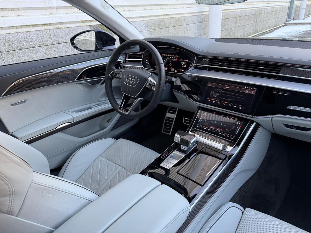 Audi S8