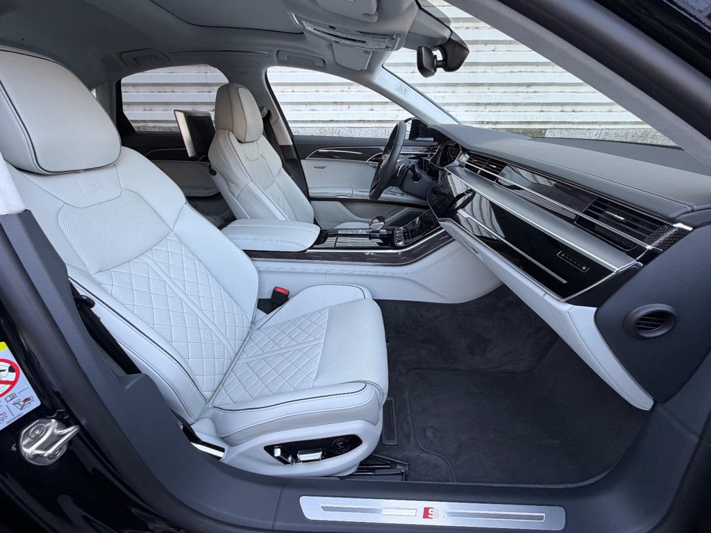 Audi S8