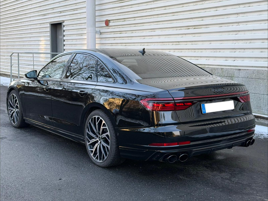 Audi S8