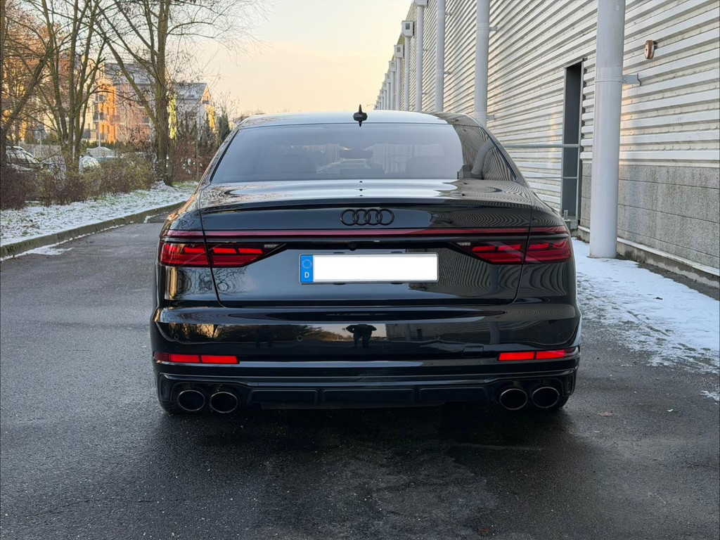 Audi S8