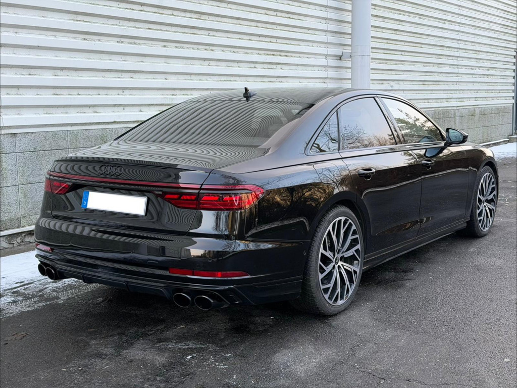Audi S8
