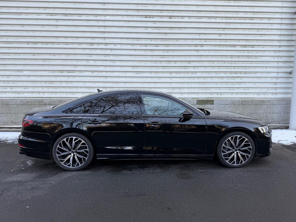 Audi S8