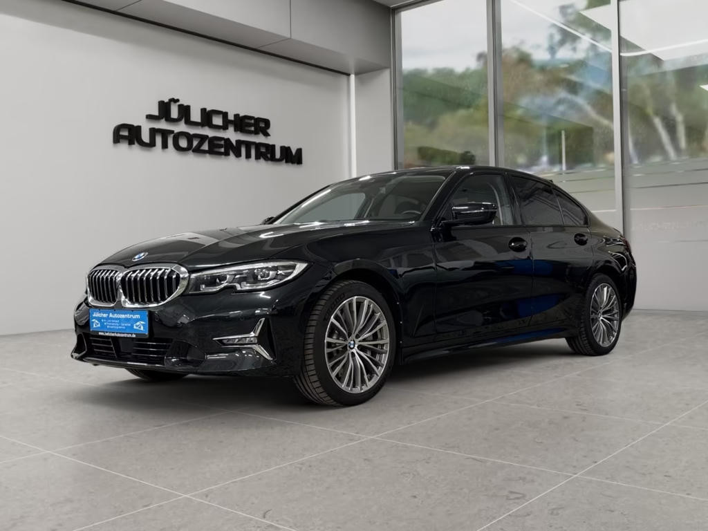 BMW 3 Serie 330 Luxury Line xDrive Sedan 330i