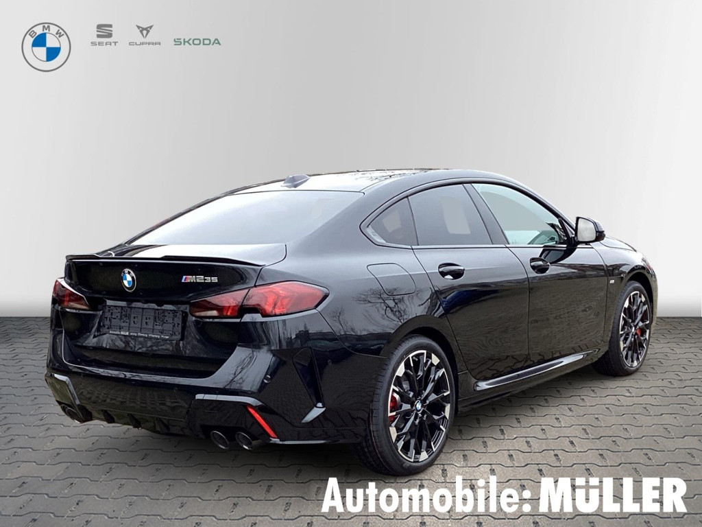 BMW M235
