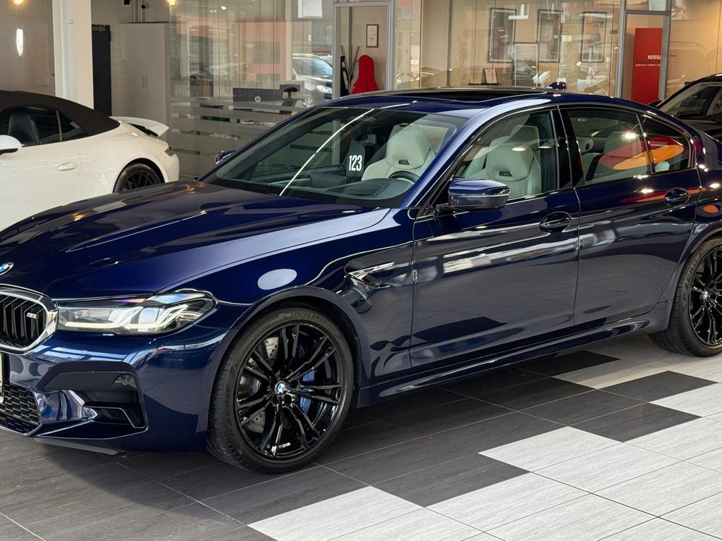 BMW M5 Sedan