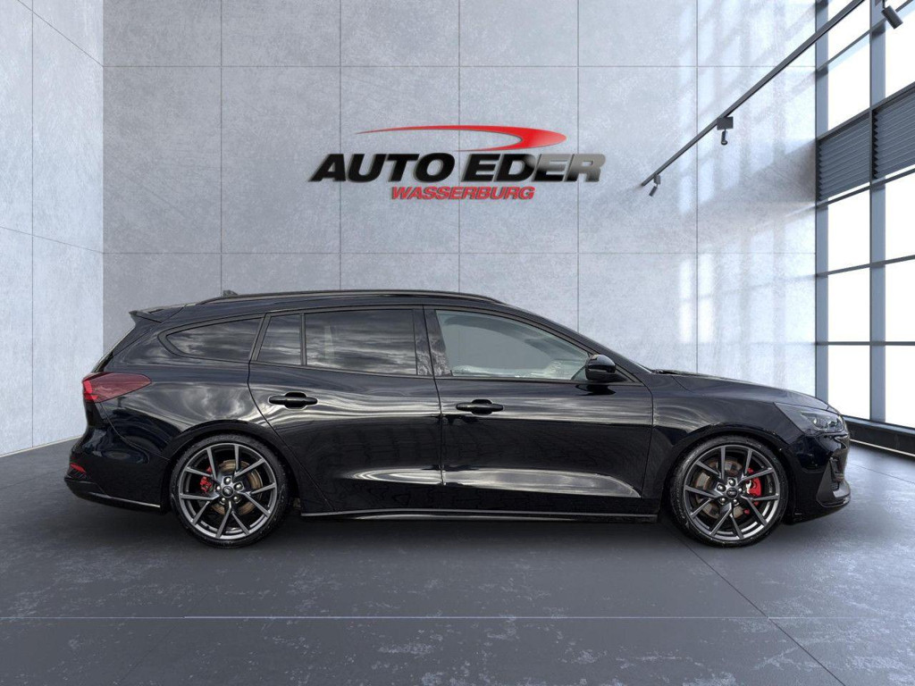 Ford Focus EcoBoost ST Line