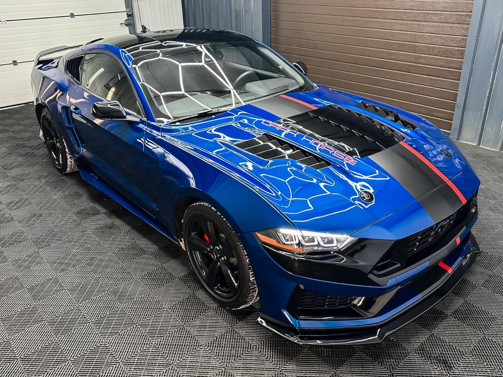 Ford Mustang DARK HORSE look, 2.3