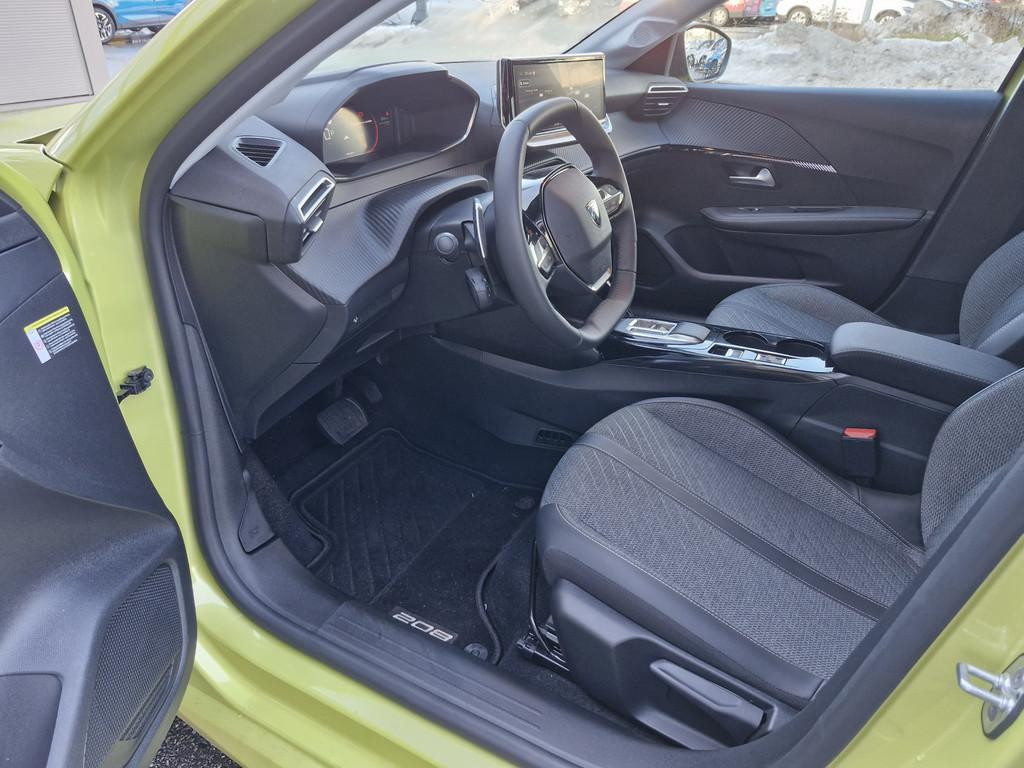 Peugeot e-208
