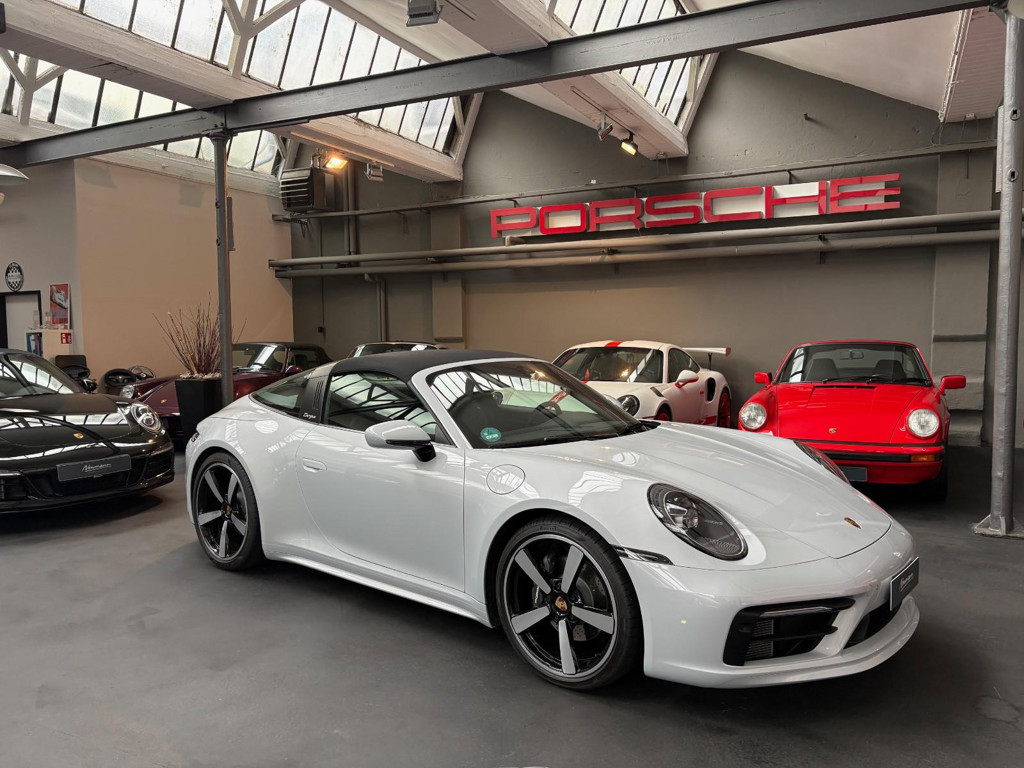 Porsche 992 Targa Cabrio 4