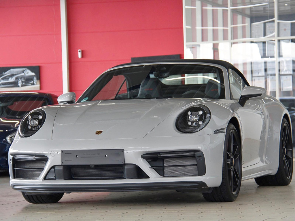 Porsche 992 GTS Cabrio 4