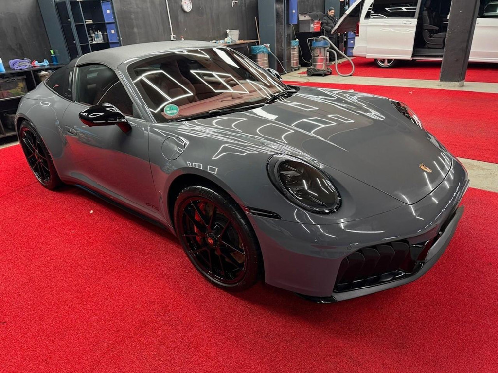 Porsche 992 GTS Targa Cabrio 4