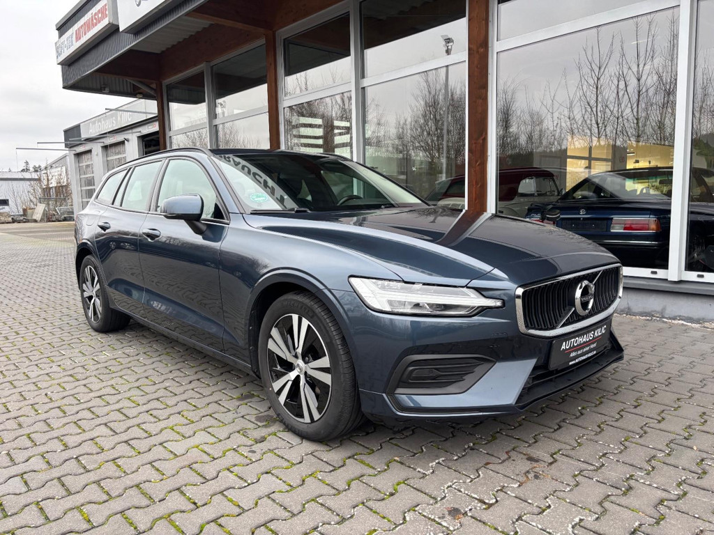 Volvo V60 Momentum R-Design Core