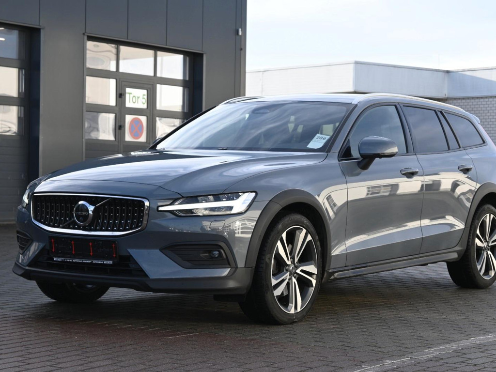Volvo V60 AWD Plus