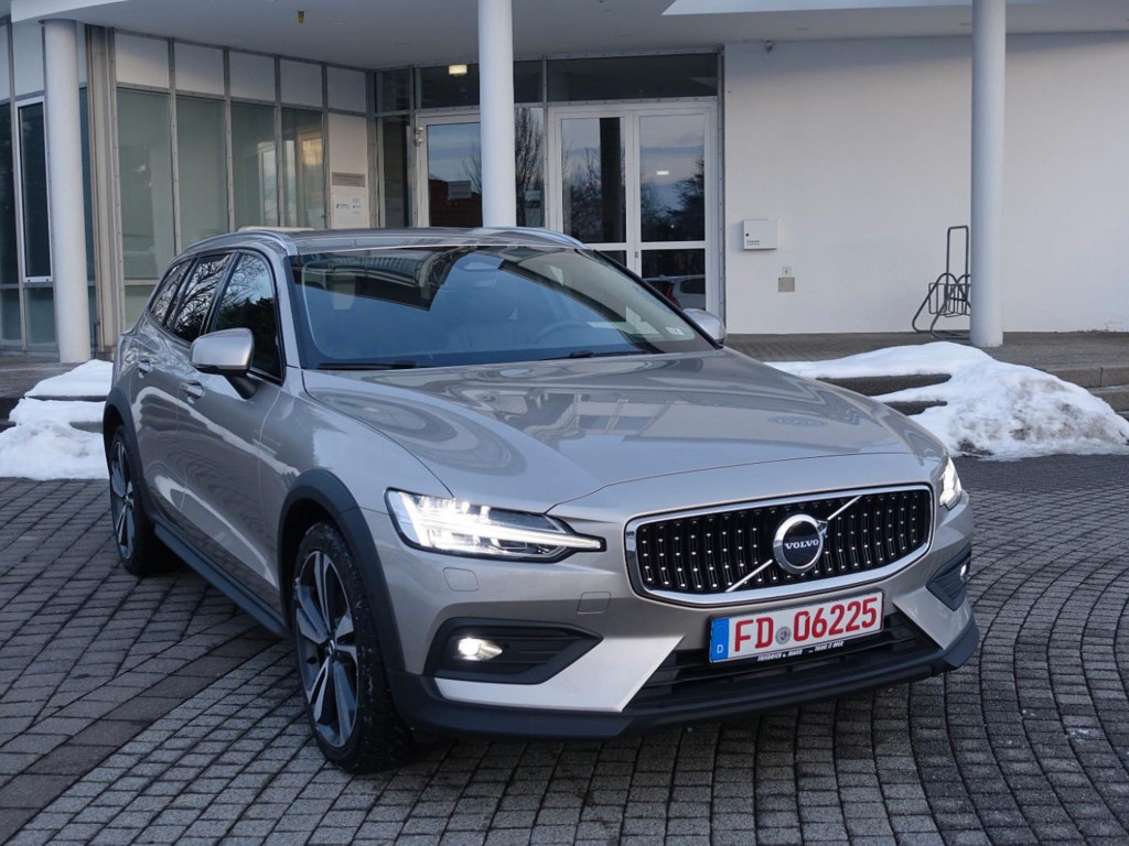 Volvo V60 Cross Country R-Design