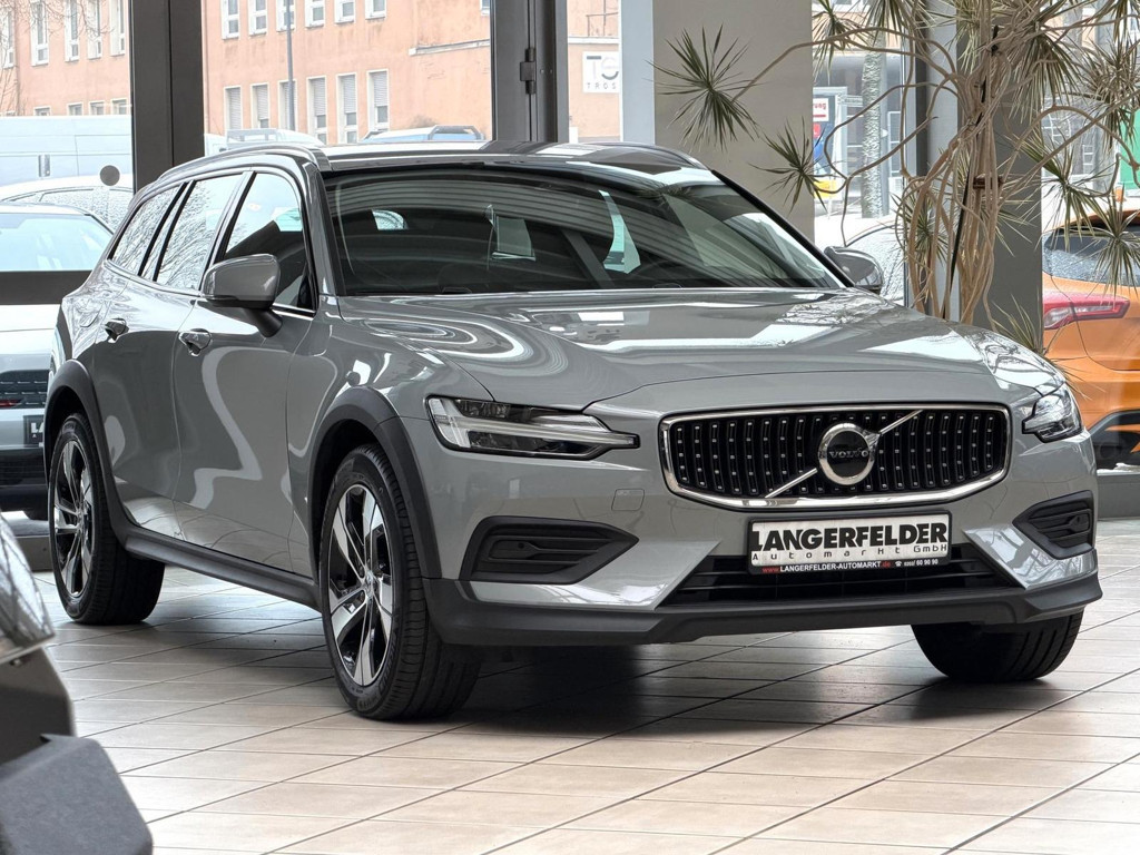 Volvo V60 Cross Country AWD Plus