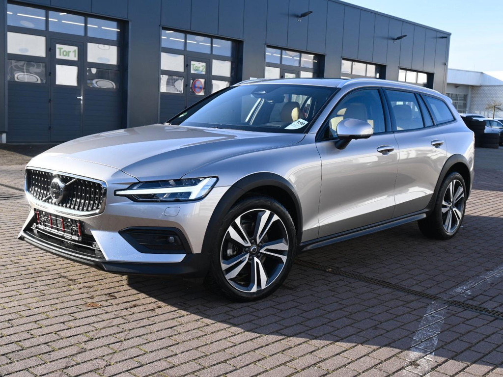 Volvo V60 Cross Country AWD Ultimate