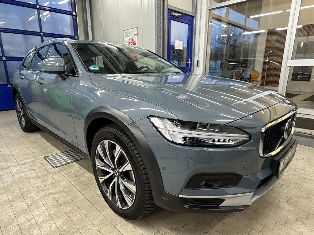 Volvo V90 Cross Country