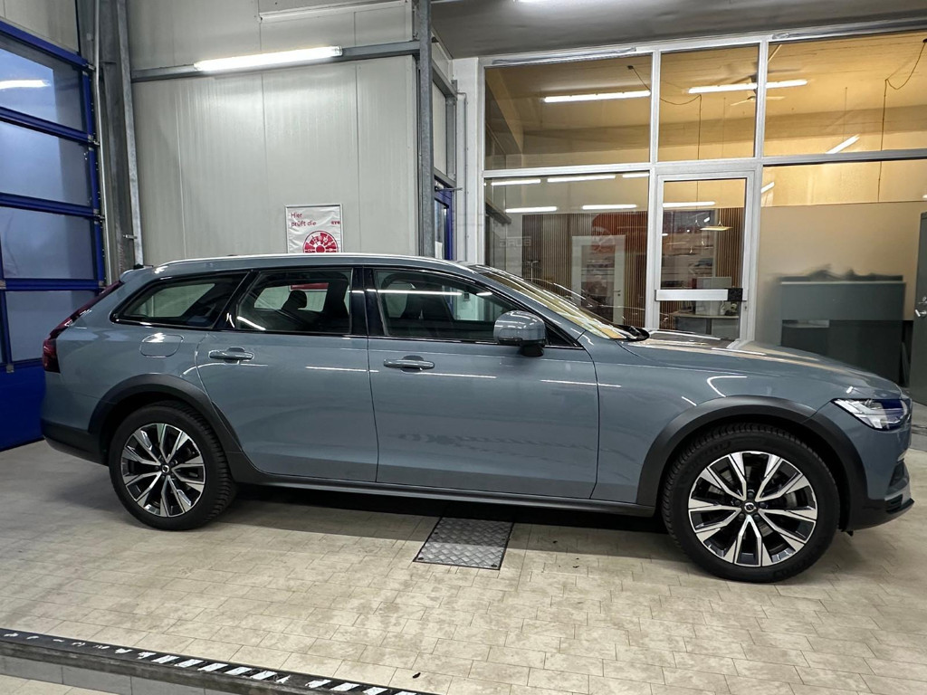Volvo V90 Cross Country