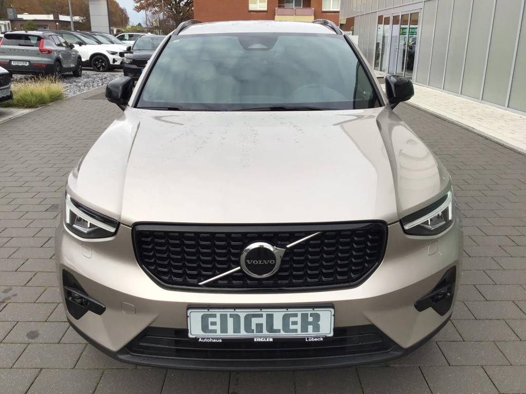 Volvo XC40 Plus Dark
