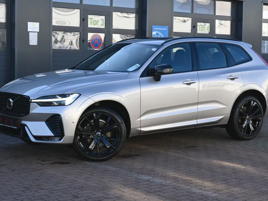 Volvo XC60 AWD Plus Dark