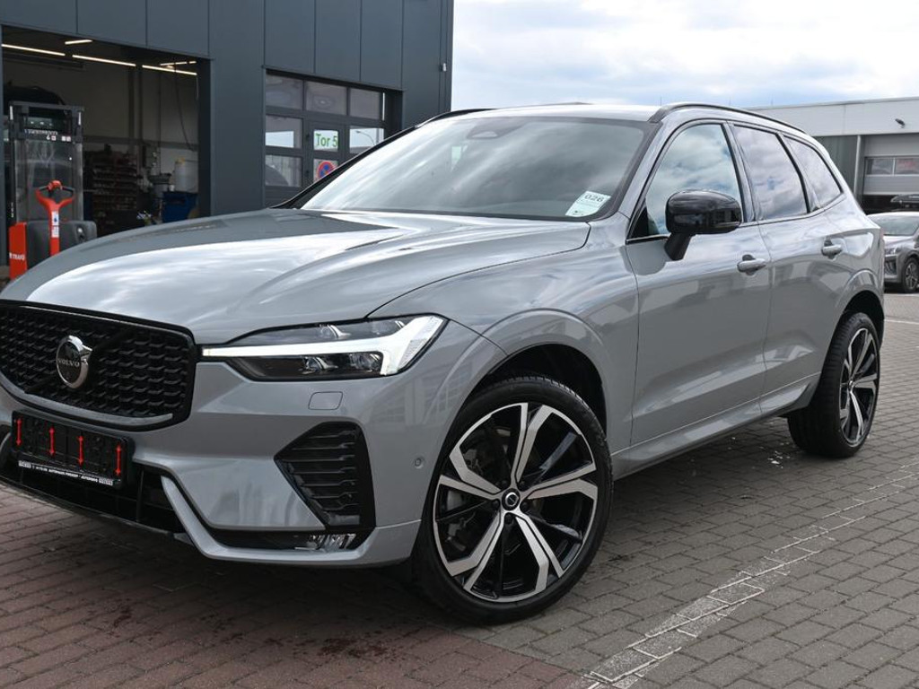 Volvo XC60 AWD Plus Dark