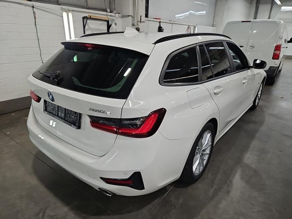 BMW 3 Serie 330 Touring Advantage pakket 330e