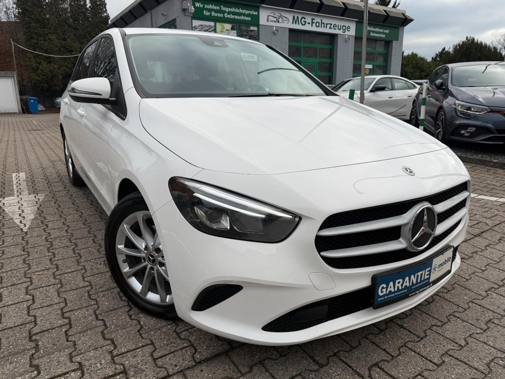 Mercedes-Benz B-Klasse B 180 AUTOMATIK LED TEMPOMAT DAB 1-HAND MBUX