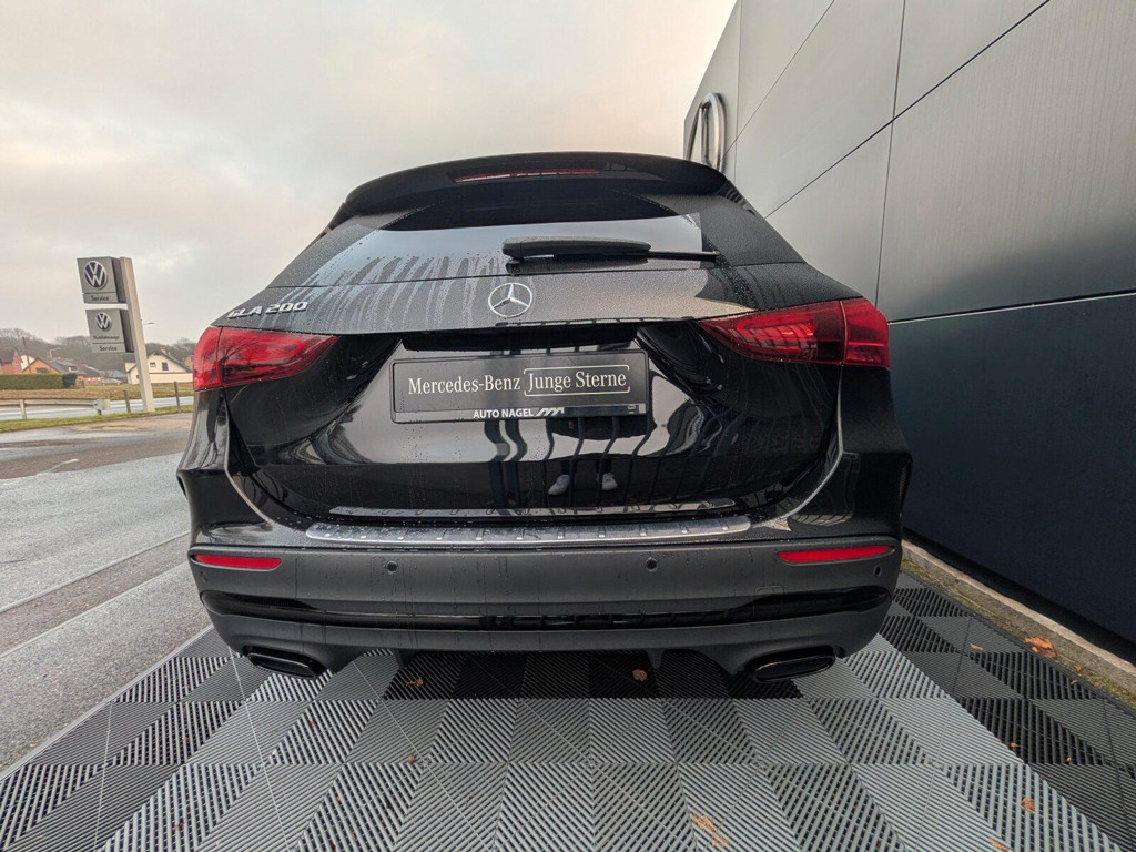 Mercedes-Benz GLA-Klasse GLA 200 AMG Line