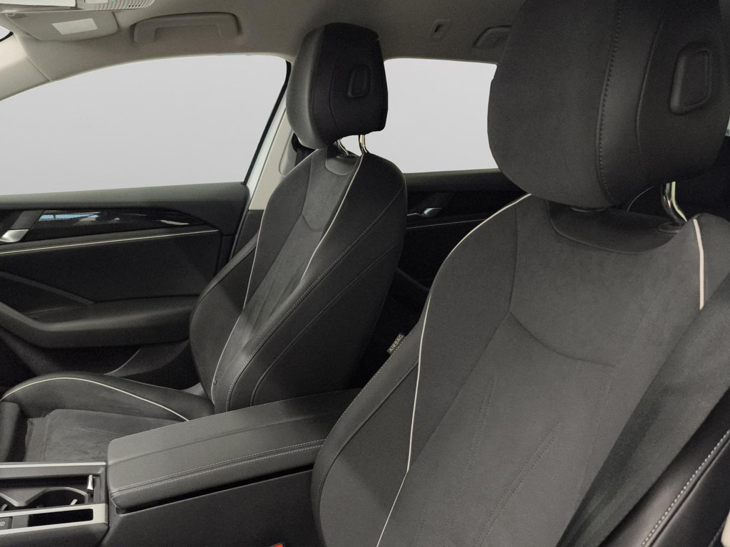 Volkswagen Passat Business DSG Variant 1.5 eTSI