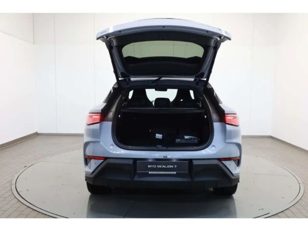 BYD Sealion 7