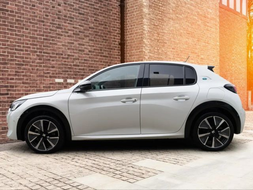 Peugeot e-208