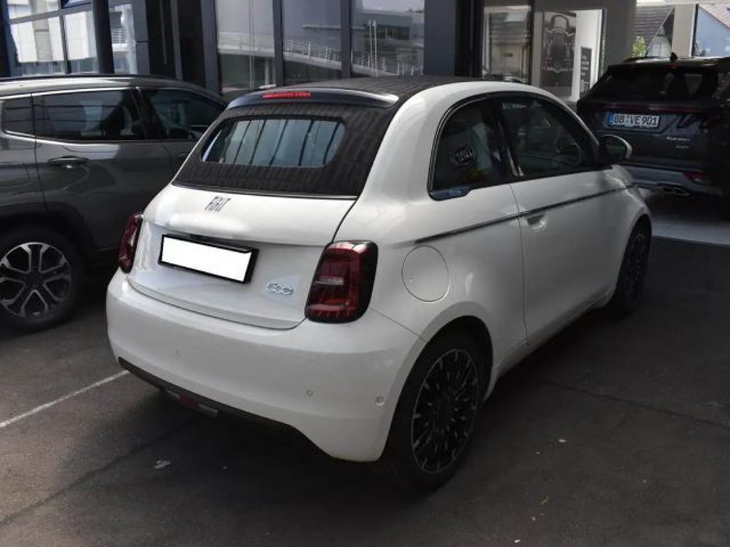 Fiat 500e La Prima