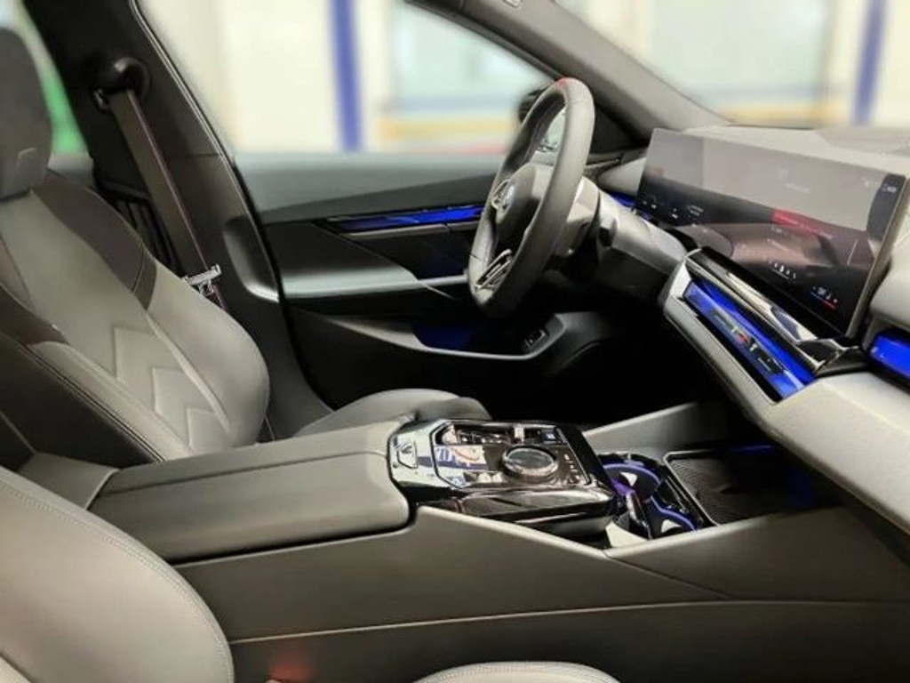 BMW i5 xDrive Sedan M60