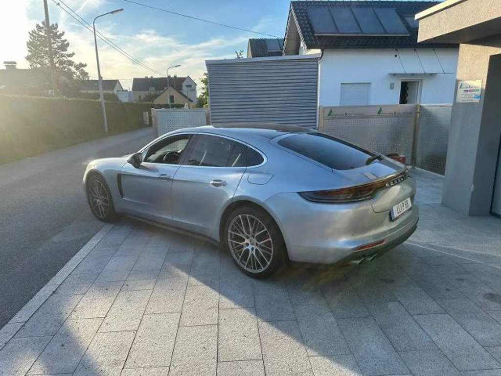 Porsche Panamera E-Hybrid S 4